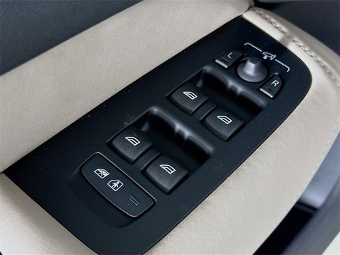 New 2026 Volvo XC60 T8 Plus w/ Protection Package Premier image 17