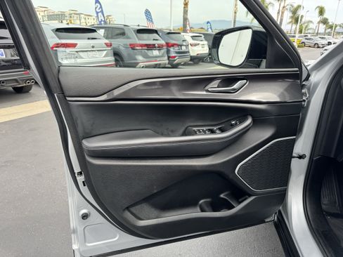 Used 2021 Jeep Grand Cherokee L Laredo AWD/4WD image 14