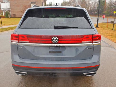 Used 2025 Volkswagen Atlas SE image 11