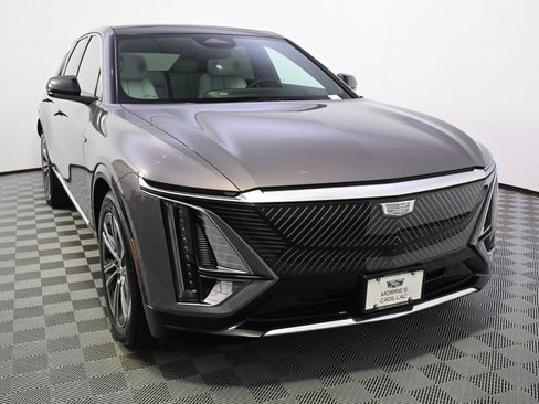 New 2025 Cadillac Lyriq Luxury AWD/4WD image 9