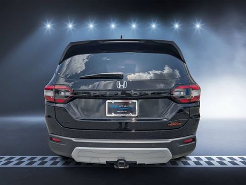 Used 2024 Honda Pilot TrailSport image 4