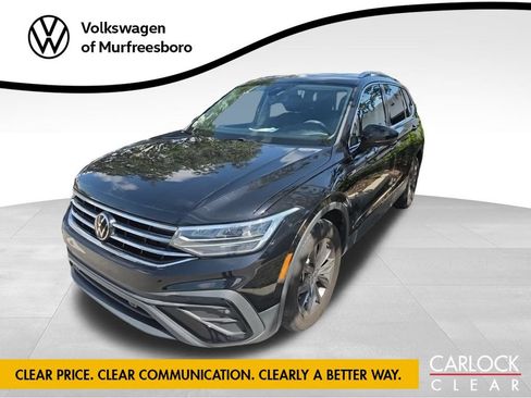 Used 2023 Volkswagen Tiguan SE FWD image 1
