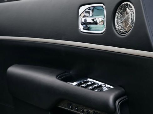 Used 2019 Rolls-Royce Dawn image 34