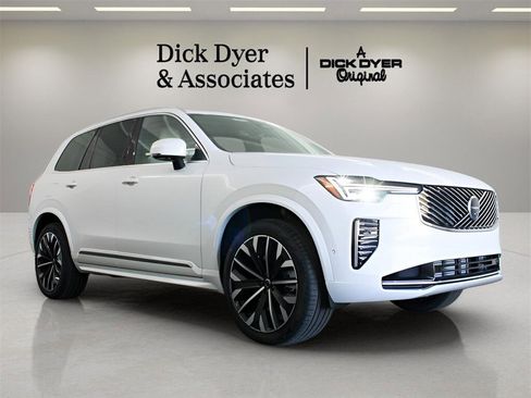 New 2026 Volvo XC90 T8 Plus image 10