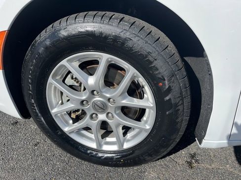 Used 2022 Chrysler Pacifica Touring-L image 35