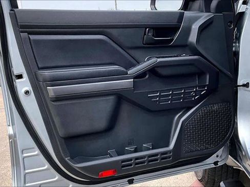 Certified 2025 Toyota Tacoma SR5 image 22