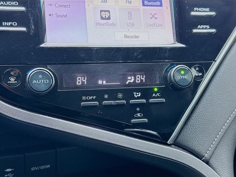 Used 2018 Toyota Camry XSE image 12