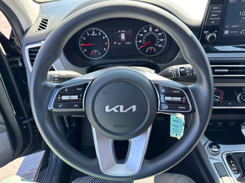 Used 2023 Kia Seltos LX AWD/4WD image 13
