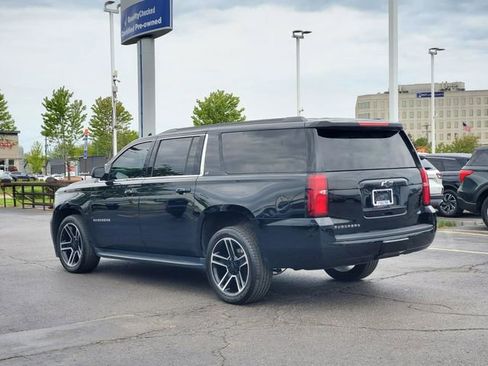 Used 2020 Chevrolet Suburban LT w/ Luxury Package AWD/4WD image 3