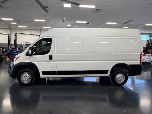 Used 2024 RAM ProMaster 2500 w/ Convenience Group FWD image 10