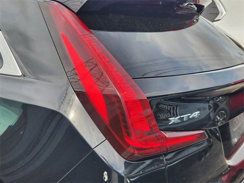 Used 2022 Cadillac XT4 Luxury w/ Cold Weather Package image 7