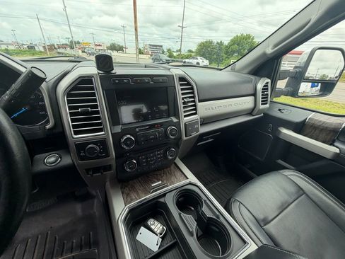 Used 2017 Ford F250 Lariat w/ Lariat Ultimate Package AWD/4WD image 13