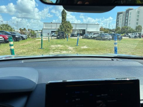 Used 2025 Toyota Corolla Cross LE image 18