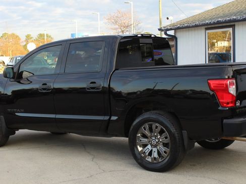 Used 2017 Nissan Titan S image 3