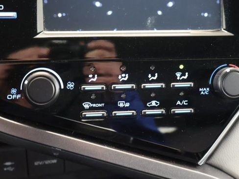 Used 2018 Toyota Camry LE image 24