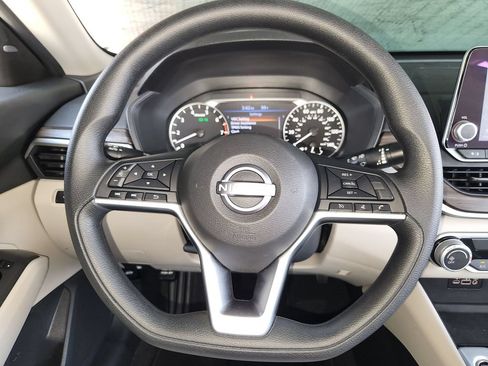 Used 2025 Nissan Altima 2.5 SV FWD image 23