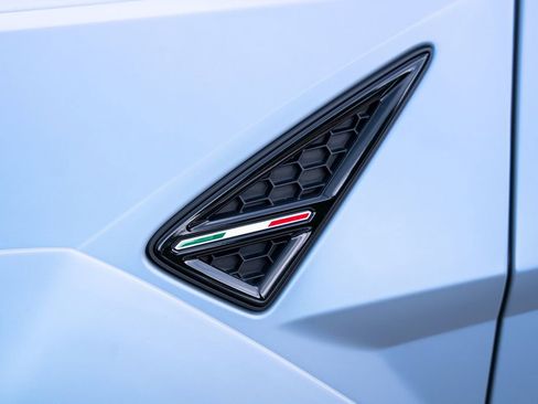 Used 2022 Lamborghini Urus AWD/4WD image 32