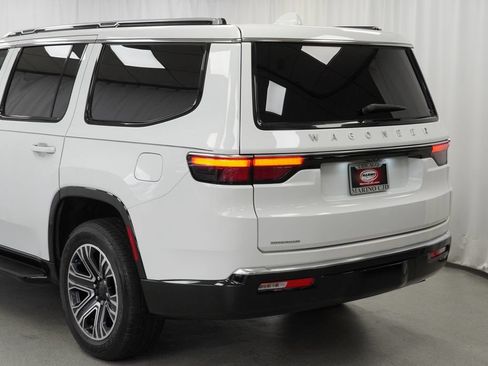 Certified 2023 Jeep Wagoneer 4WD w/ Premium Group I image 13