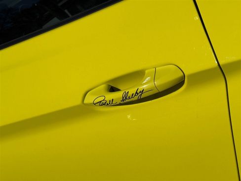 Used 2021 Ford Mustang Shelby GT500 w/ Carbon Fiber Track Pack image 21