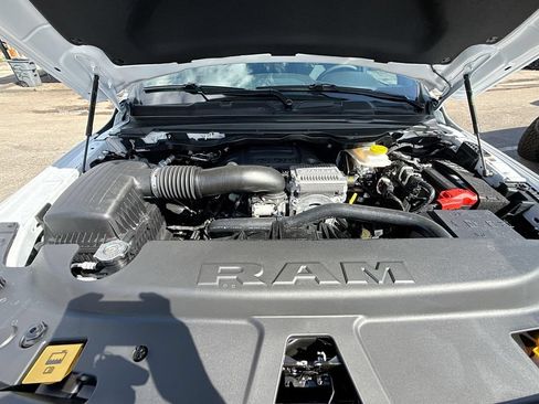 New 2026 RAM 1500 4x4 Crew Cab image 32