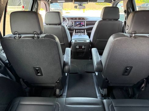 Used 2021 GMC Yukon Denali AWD/4WD image 5