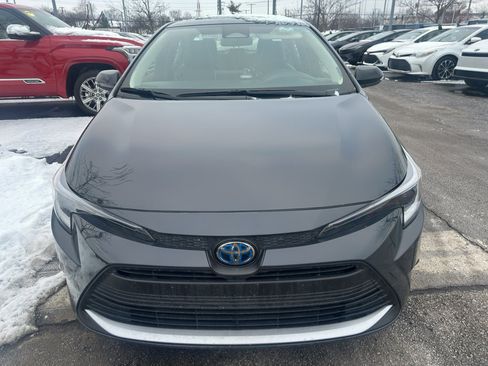 Used 2024 Toyota Corolla XLE image 2