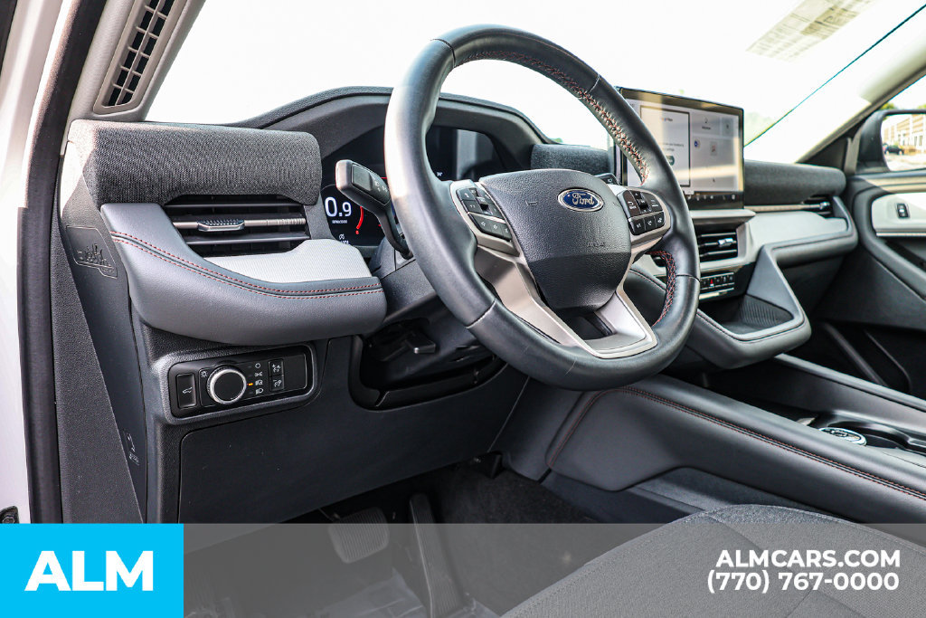 Used 2025 Ford Explorer Active RWD image 28