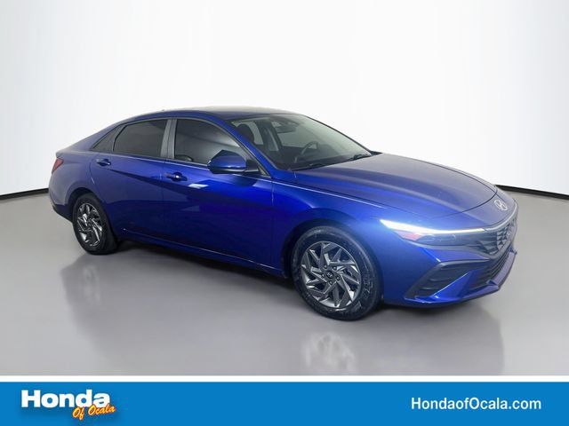 Used 2025 Hyundai Elantra Hybrid FWD image 1