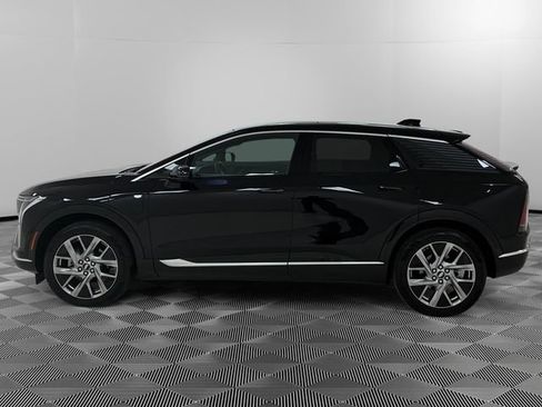 Certified 2025 Cadillac Optiq Luxury 2 w/ LPO, Floor Liner Package AWD/4WD image 2