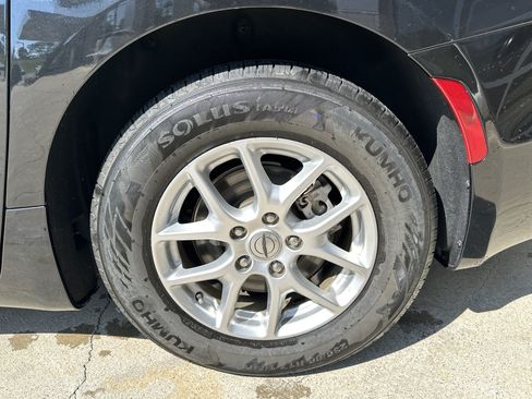 Used 2023 Chrysler Pacifica Touring-L FWD image 32