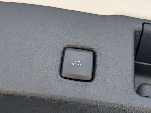 Used 2021 Ford Escape Titanium w/ Titanium Elite Package AWD/4WD image 18