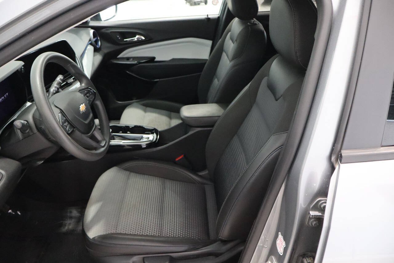 Used 2024 Chevrolet Trax LT FWD image 14