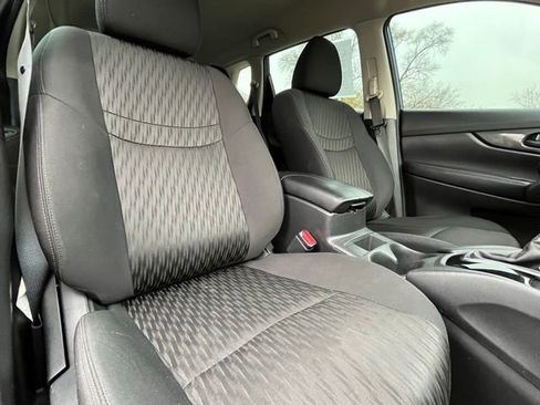 Used 2020 Nissan Rogue S image 27