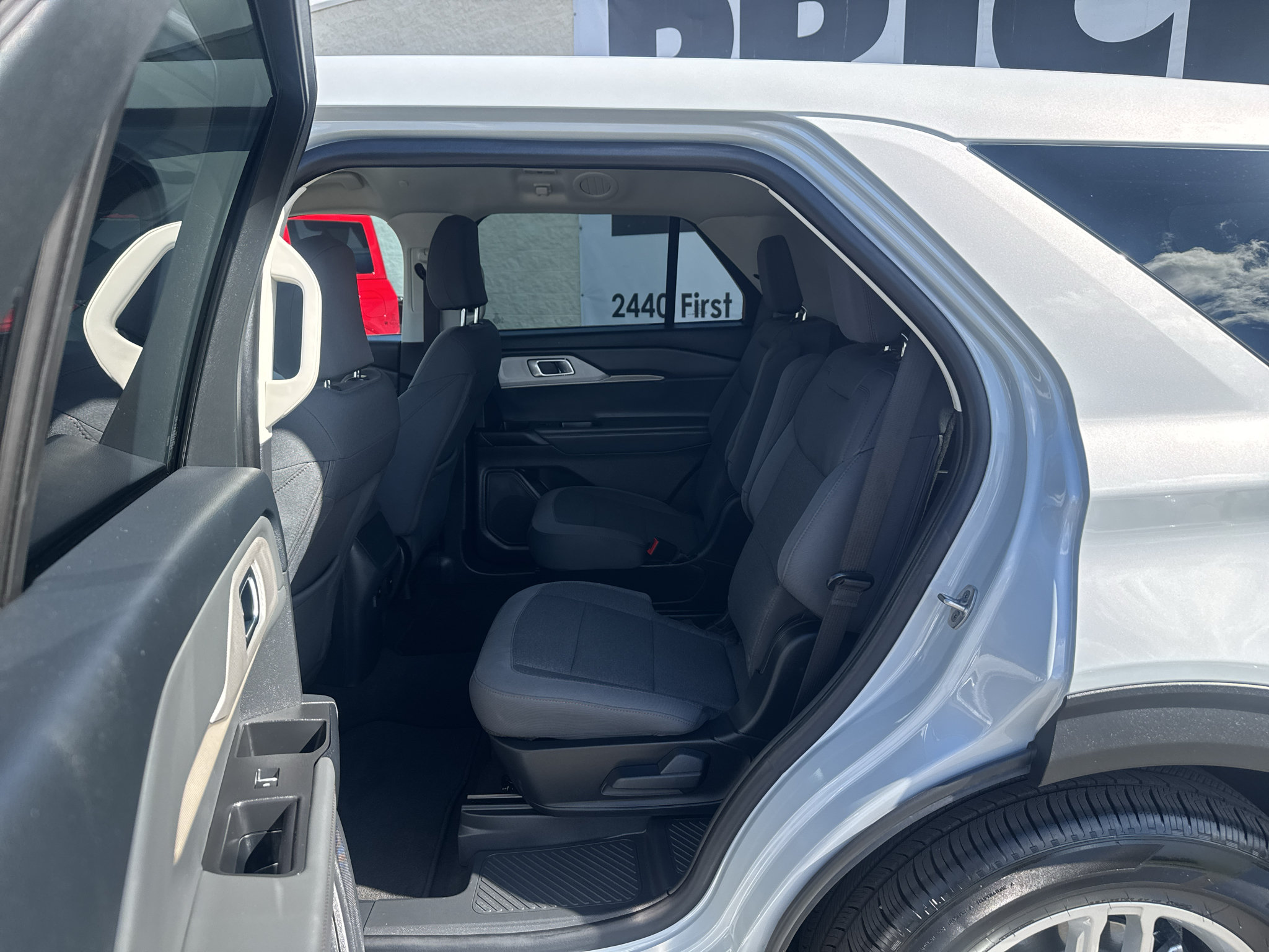 Used 2026 Ford Explorer Active RWD image 14