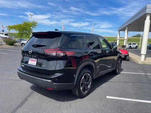 Used 2025 Nissan Rogue SV AWD/4WD image 3