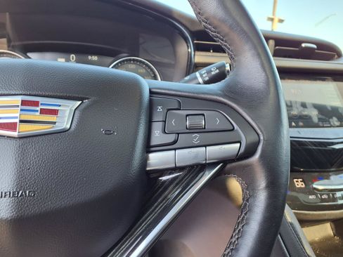 Used 2025 Cadillac XT6 Premium Luxury FWD image 9