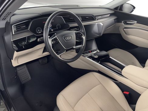 Used 2022 Audi e-tron Premium Plus w/ Premium Plus Package image 4