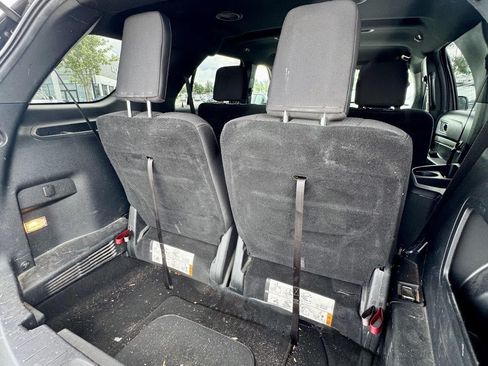Used 2018 Ford Explorer XLT AWD/4WD image 10