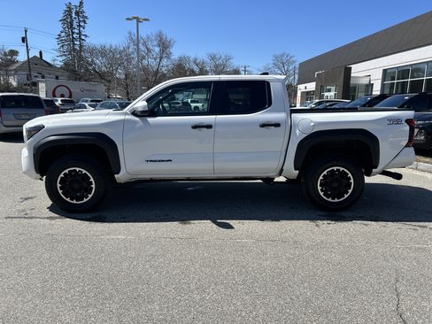 Used 2024 Toyota Tacoma TRD Off-Road AWD/4WD image 8