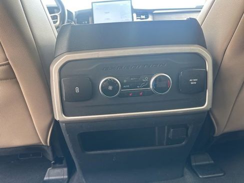 Used 2024 Ford Expedition Limited RWD image 12