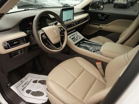 Used 2024 Lincoln Aviator 2WD w/ Premium Package image 7