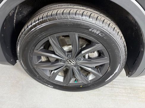 Used 2024 Volkswagen Tiguan SE FWD image 13