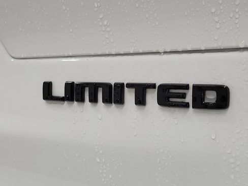 Used 2023 Jeep Grand Cherokee L Limited w/ Black Appearance Package AWD/4WD image 7