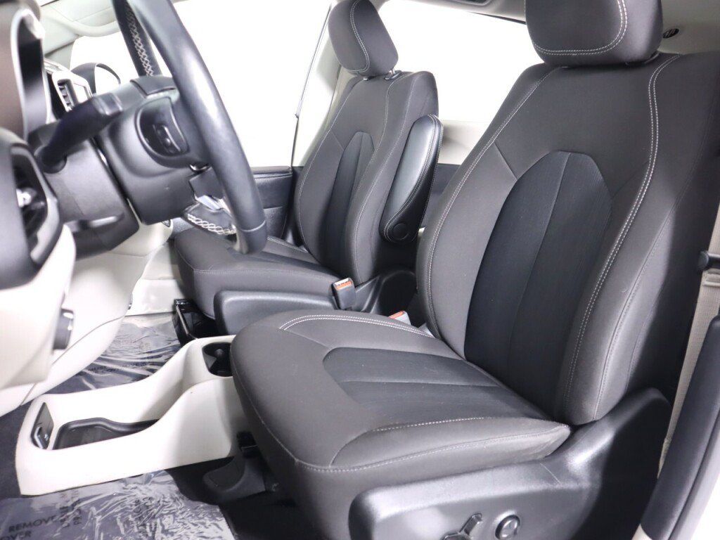 Used 2021 Chrysler Voyager LX w/ Cold Weather Group FWD image 28