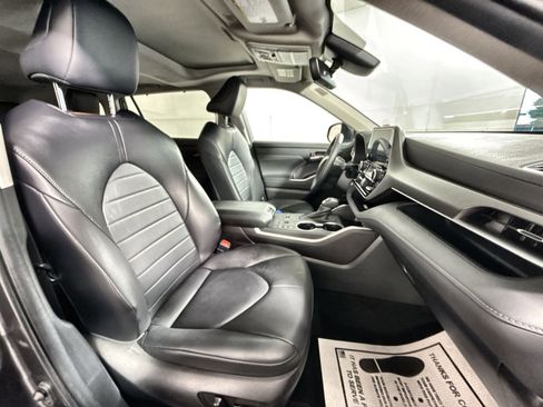 Used 2024 Toyota Highlander LE image 27