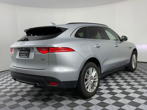 Used 2018 Jaguar F-PACE Prestige image 9