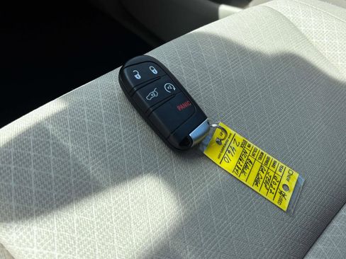 Used 2022 Jeep Grand Cherokee Laredo E w/ Security & Convenience Group image 24