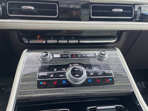 Used 2023 Lincoln Aviator Black Label w/ Dynamic Handling Package image 38