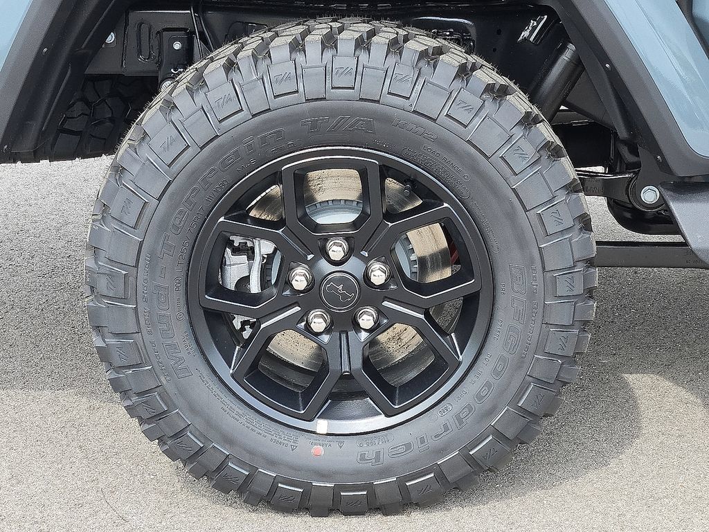 Used 2025 Jeep Gladiator Sport AWD/4WD image 13