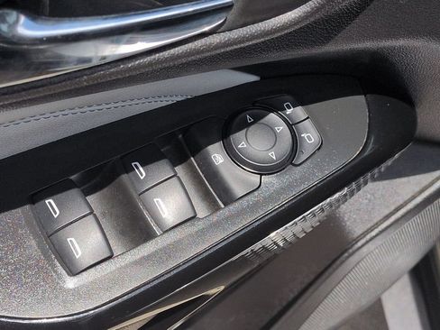 Used 2025 Chevrolet Trax LT w/ LT Convenience Package FWD image 13